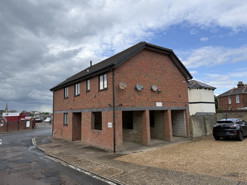 Lot: 55 - MODERN PURPOSE-BUILT FLAT WITH PARKING - View From The Rear of the Building